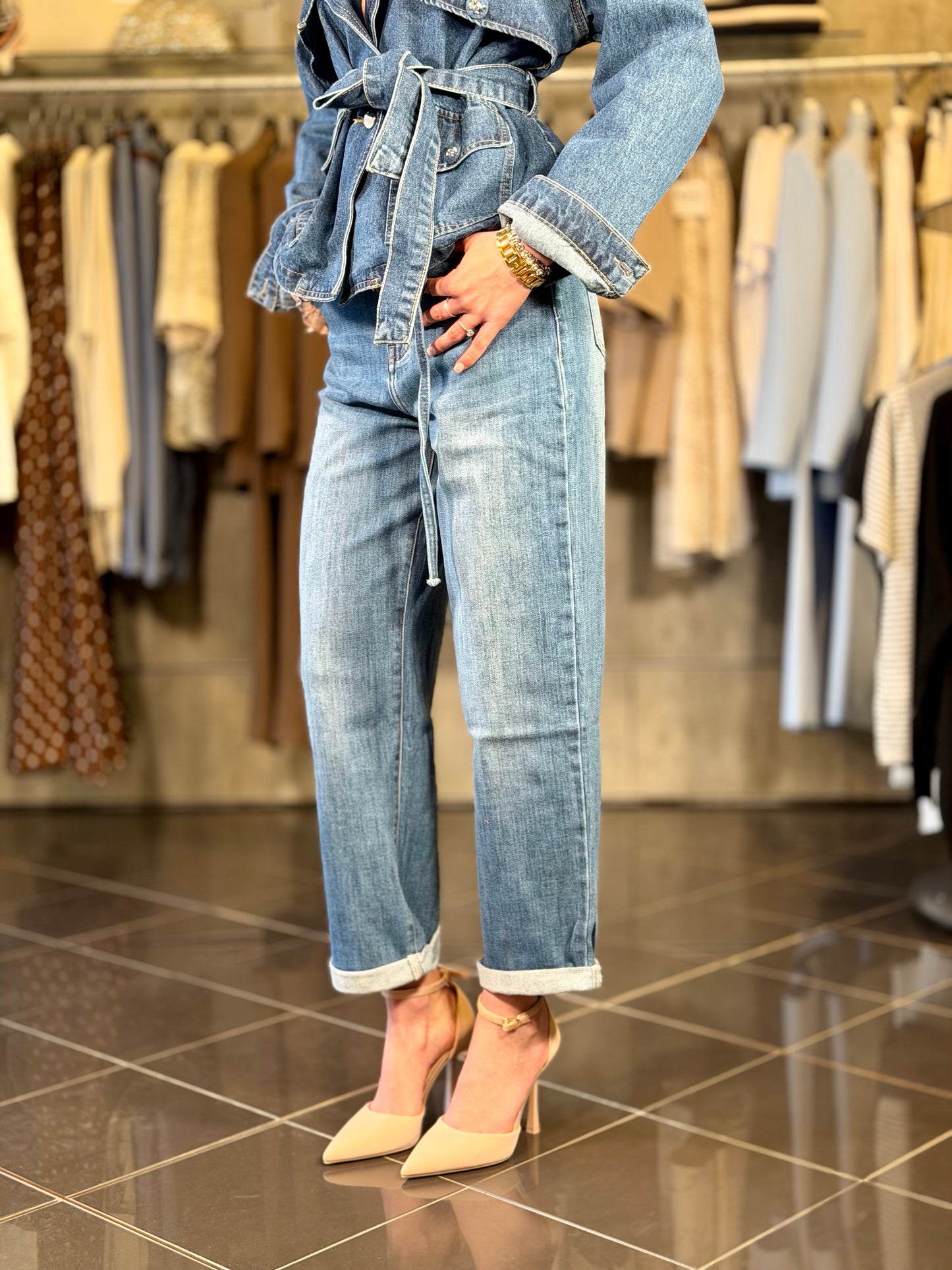 Jeans mom fit con cintura 2196