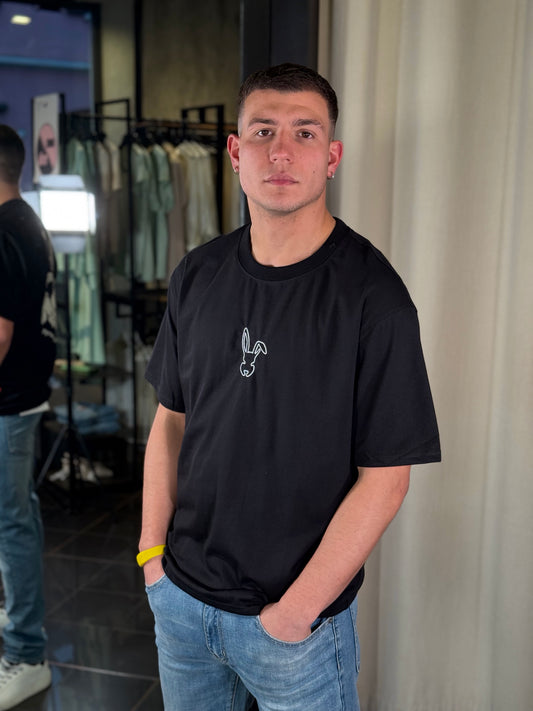 T-shirt nera oversize con stampa dietro 442