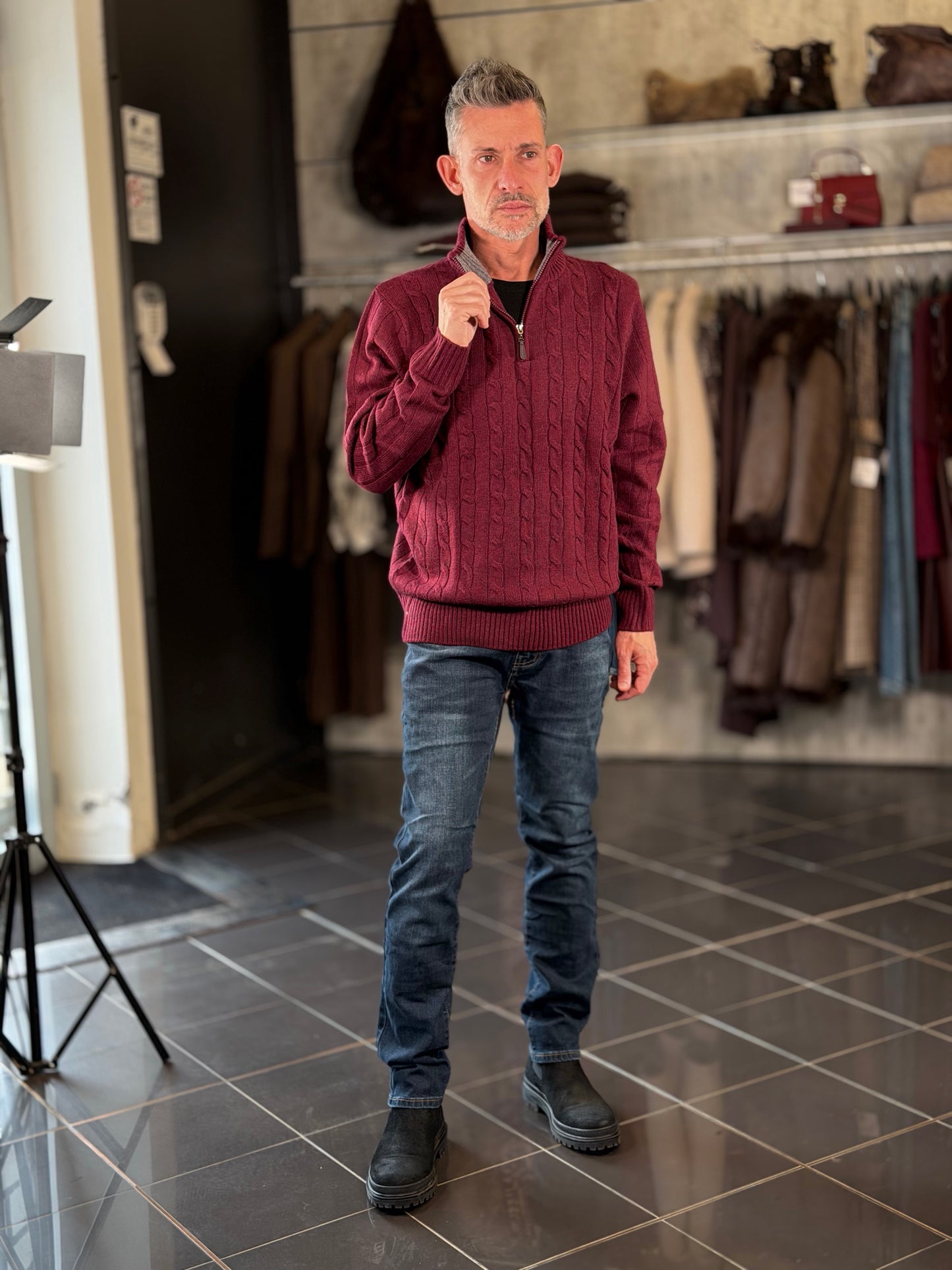 Maglione bordeaux con trecce e zip 2592