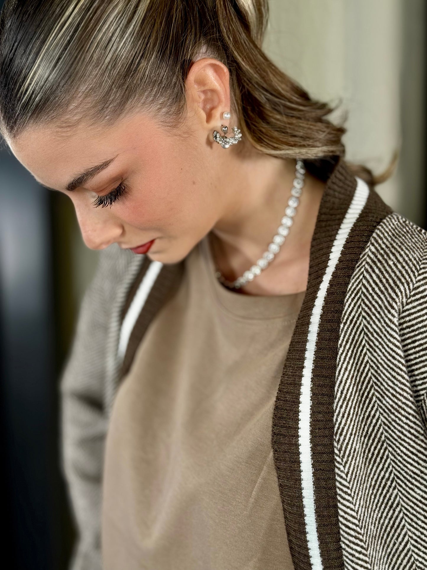 Cardigan spigato marrone con patch in taglia unica 2257