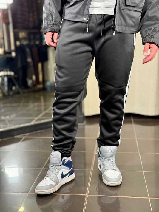 Pantalone tuta nero con tasca con zip 2130