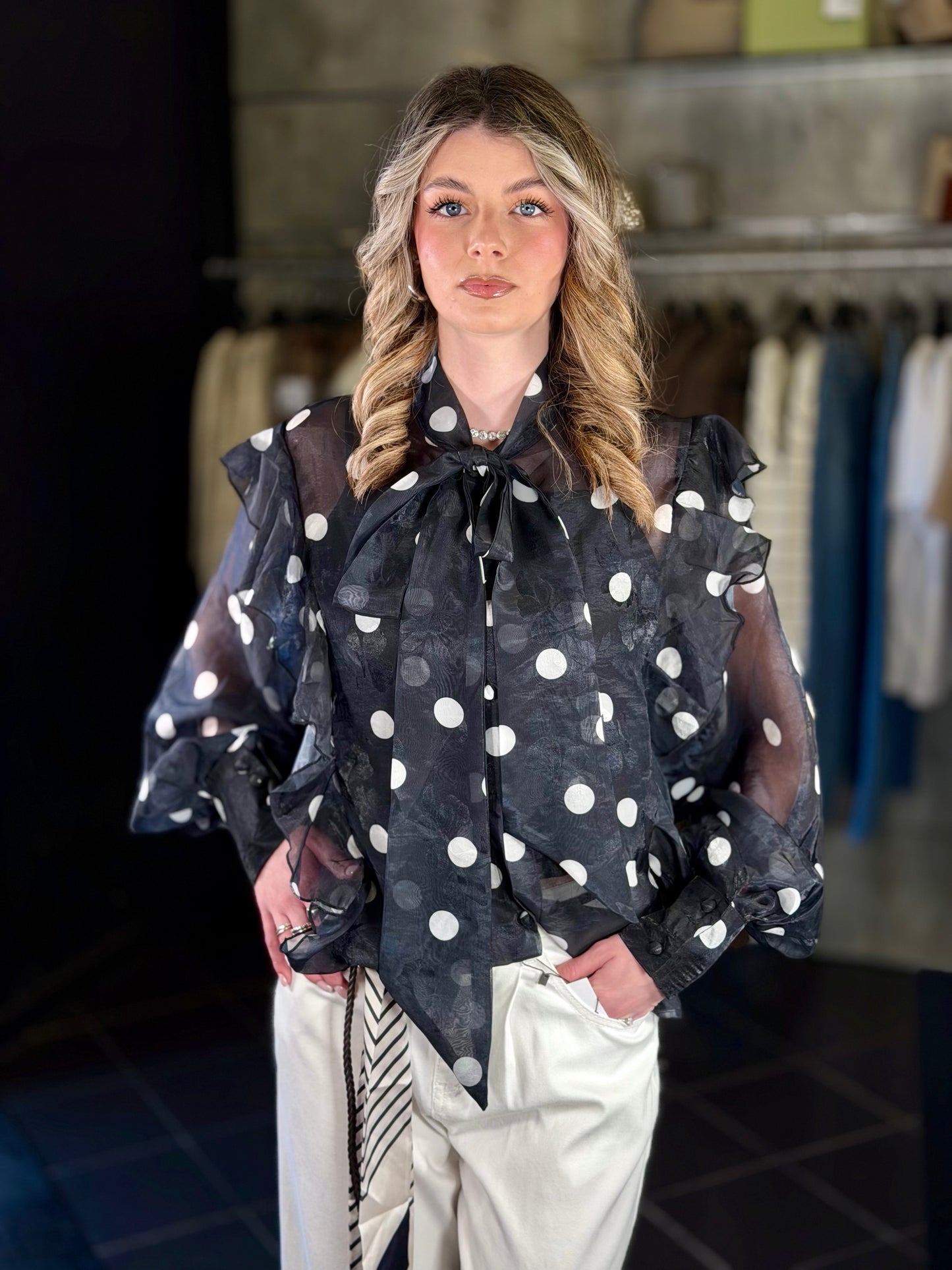 Camicia a pois nera com fiocco in taglia unica 2178