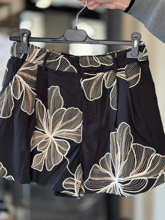 Shorts nero con ricamo in corda 2479