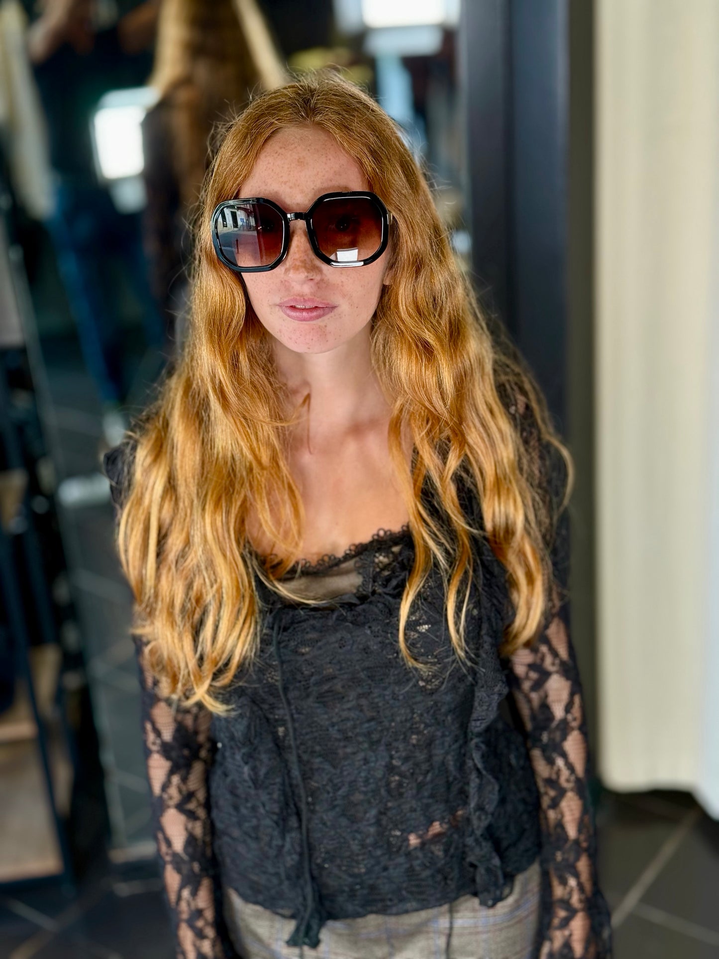 Maglia in pizzo con scollo a v e lacci nera in taglia unica 2012