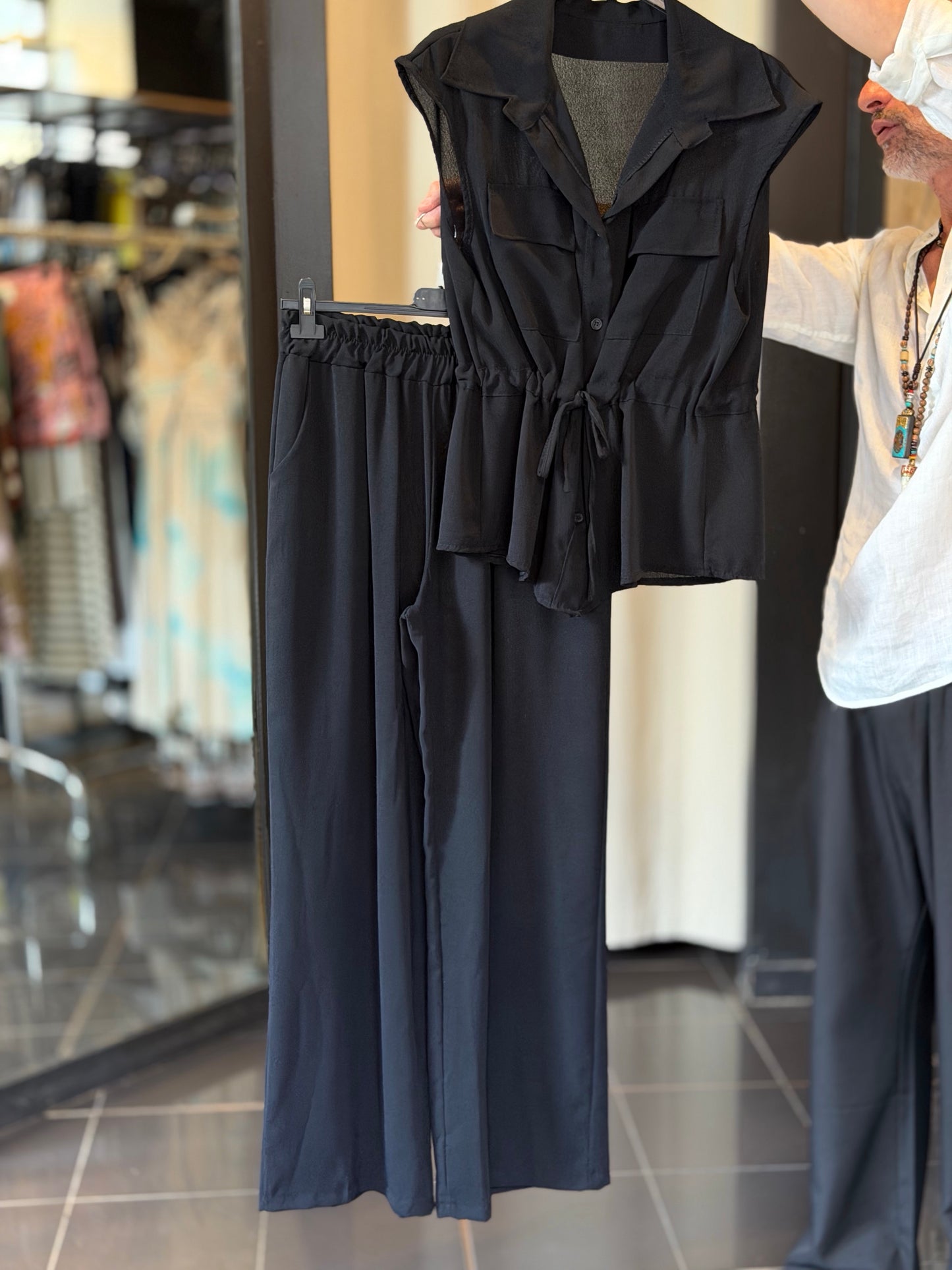 Completo (camicia smanicata + pantalone) nero in taglia unica 2968