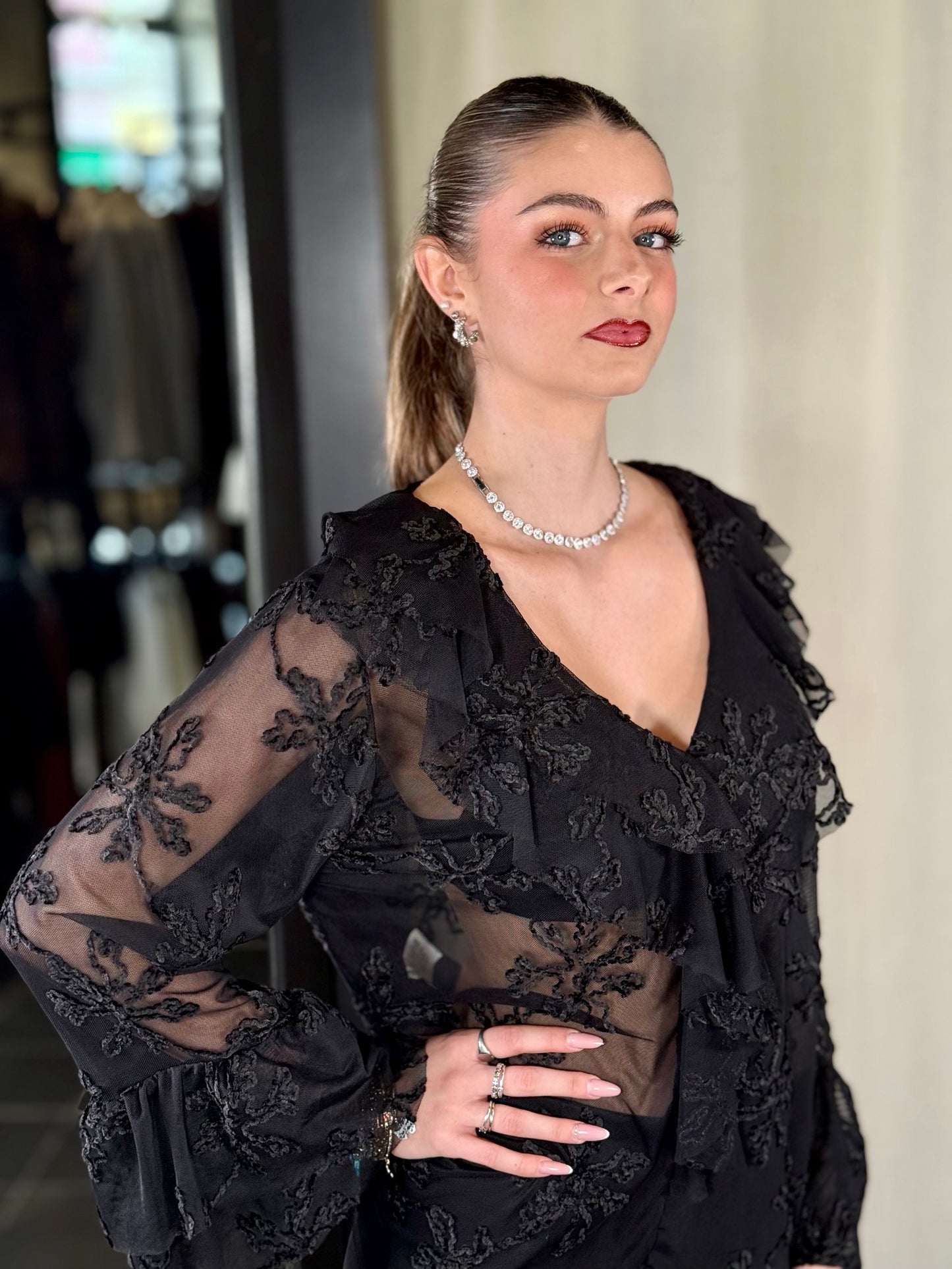 Blusa nero con ricamo effetto broccato in taglia unica 2210