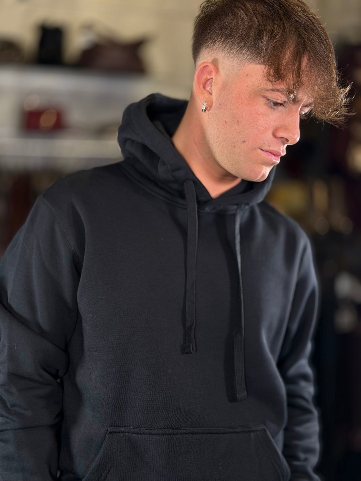 Felpa basica con cappuccio nera 2508