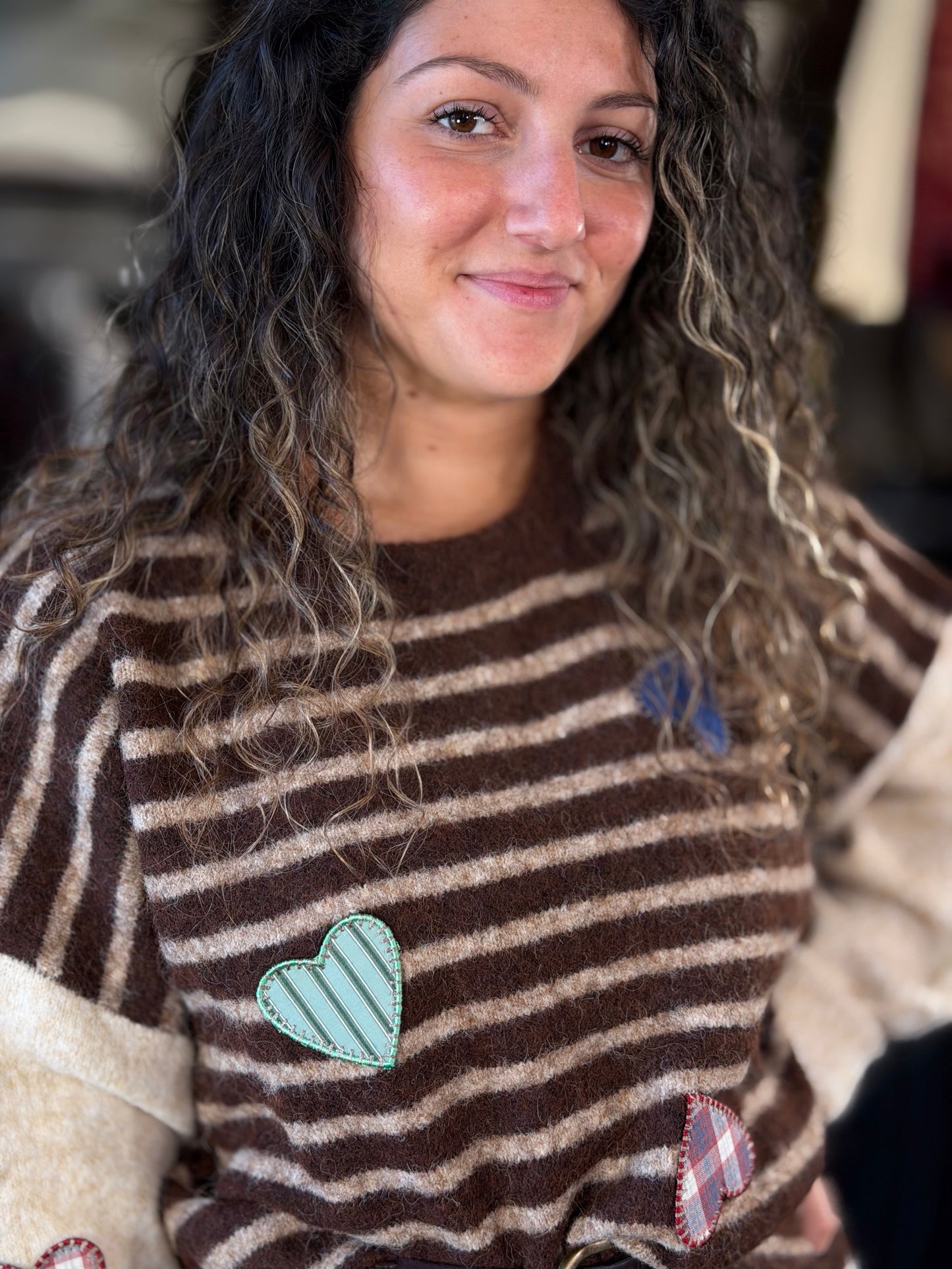 Maglioncino marrone e beige a righe con cuori in taglia unica 2471