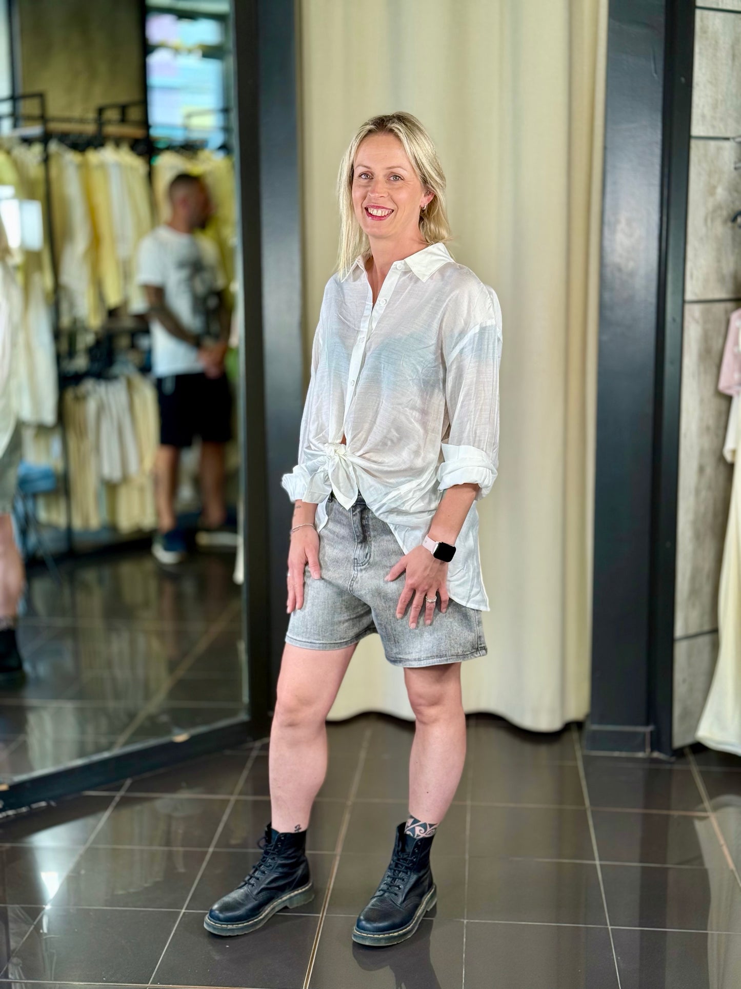 Camicia oversize con dietro laccio e farfalla in taglia unica 599