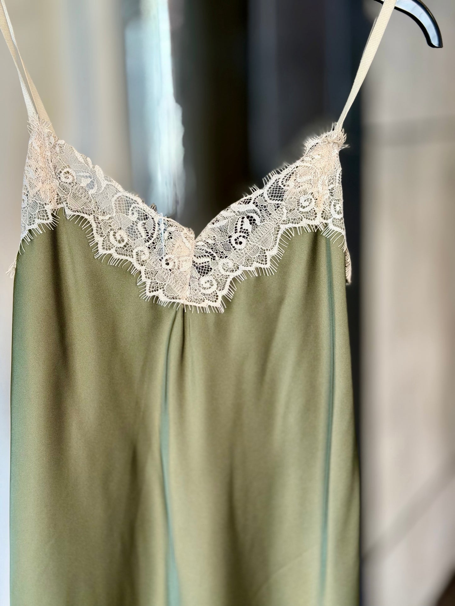 Top verde militare satinato con pizzo beige in taglia unica 2386