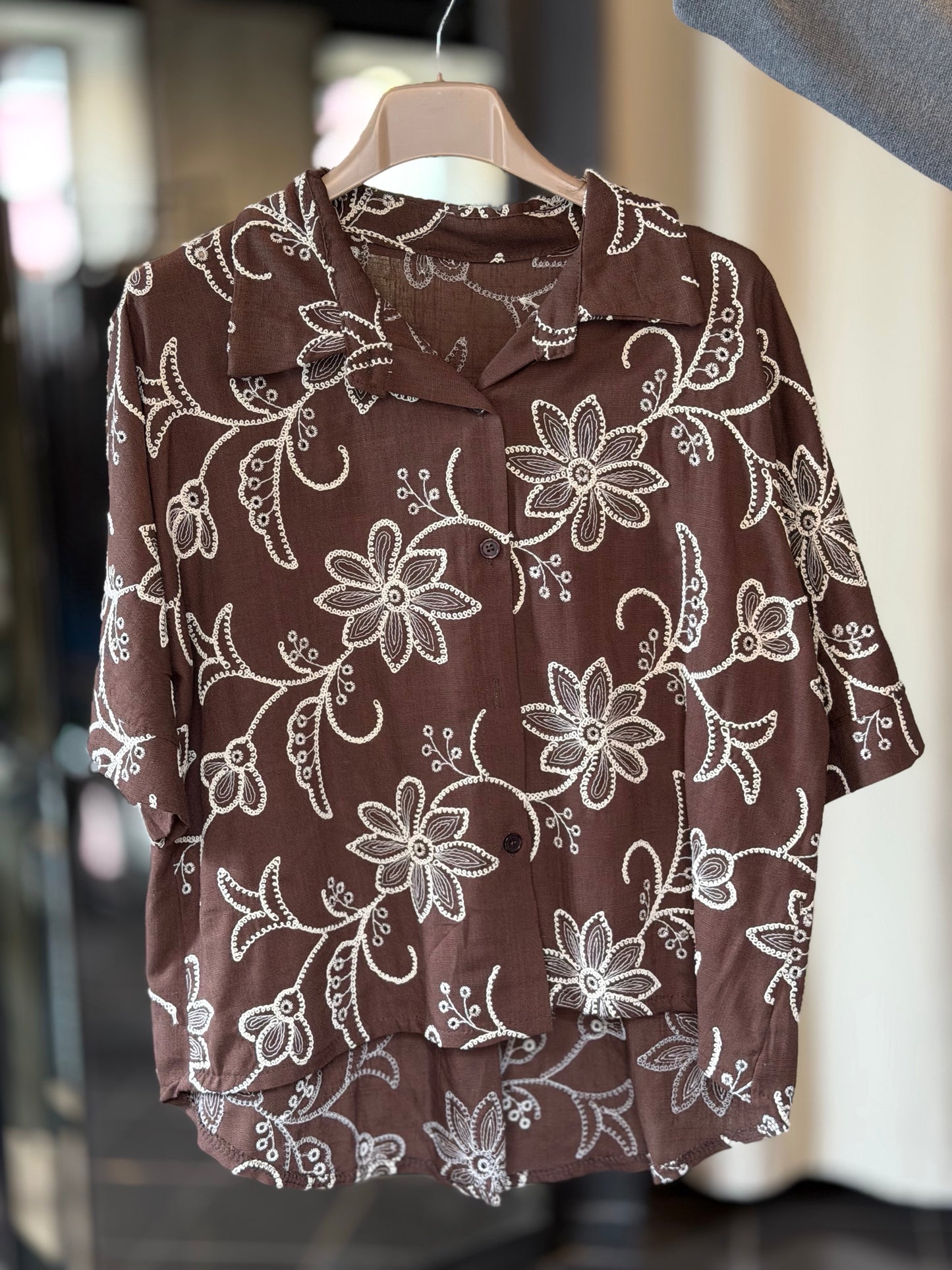 Camicia marrone ricamo sabbia in taglia unica 2527