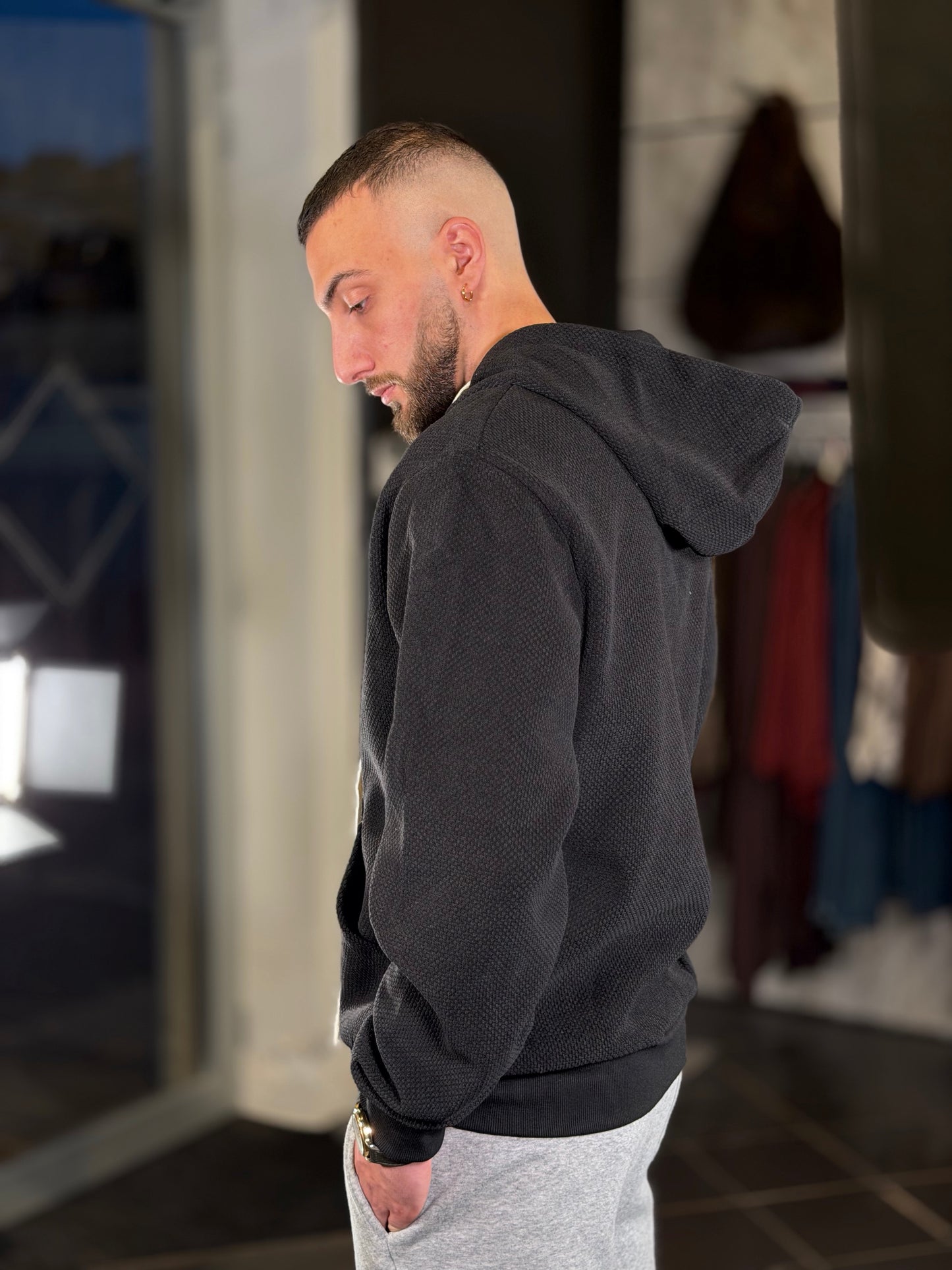 Felpa oversize nera con zip e cappuccio 2503