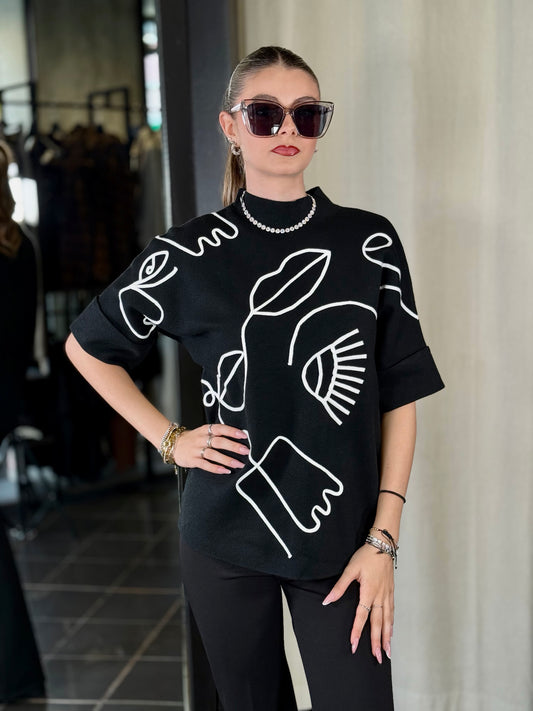 Maglioncino nero a lupetto e maniche a tre quarti con ricamo bianco in taglia unica 2215