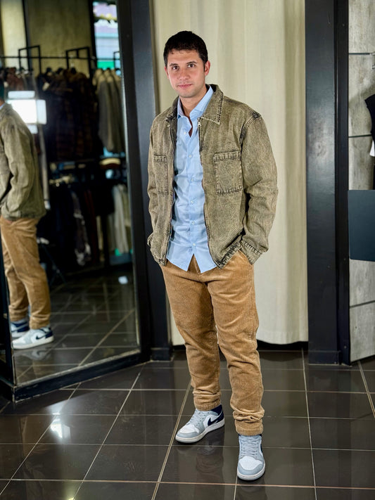 Camicia in jeans oversize grigio beige con tasche applicate 2090