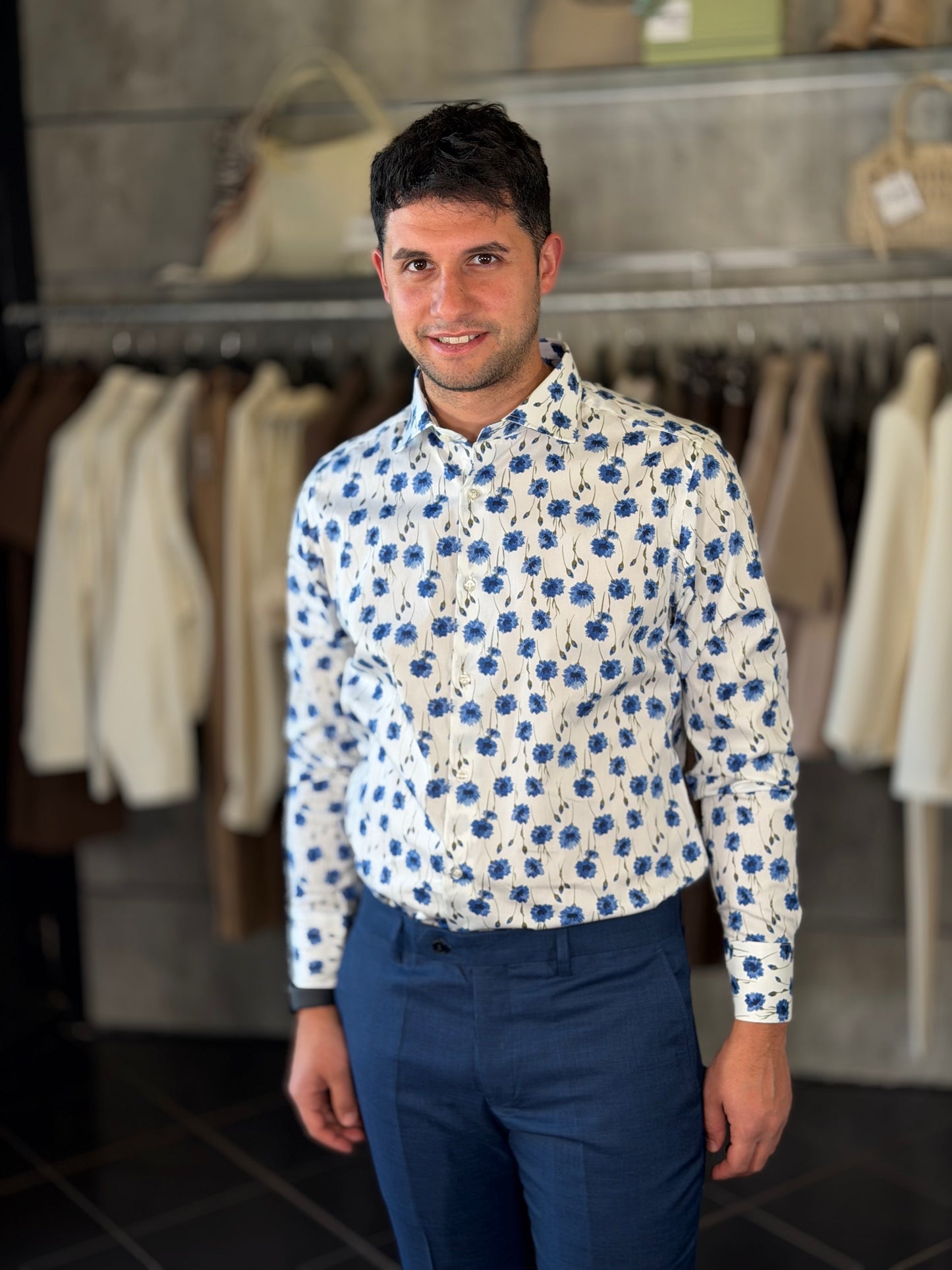 Camicia bianca con stampa fiore bluette 2276