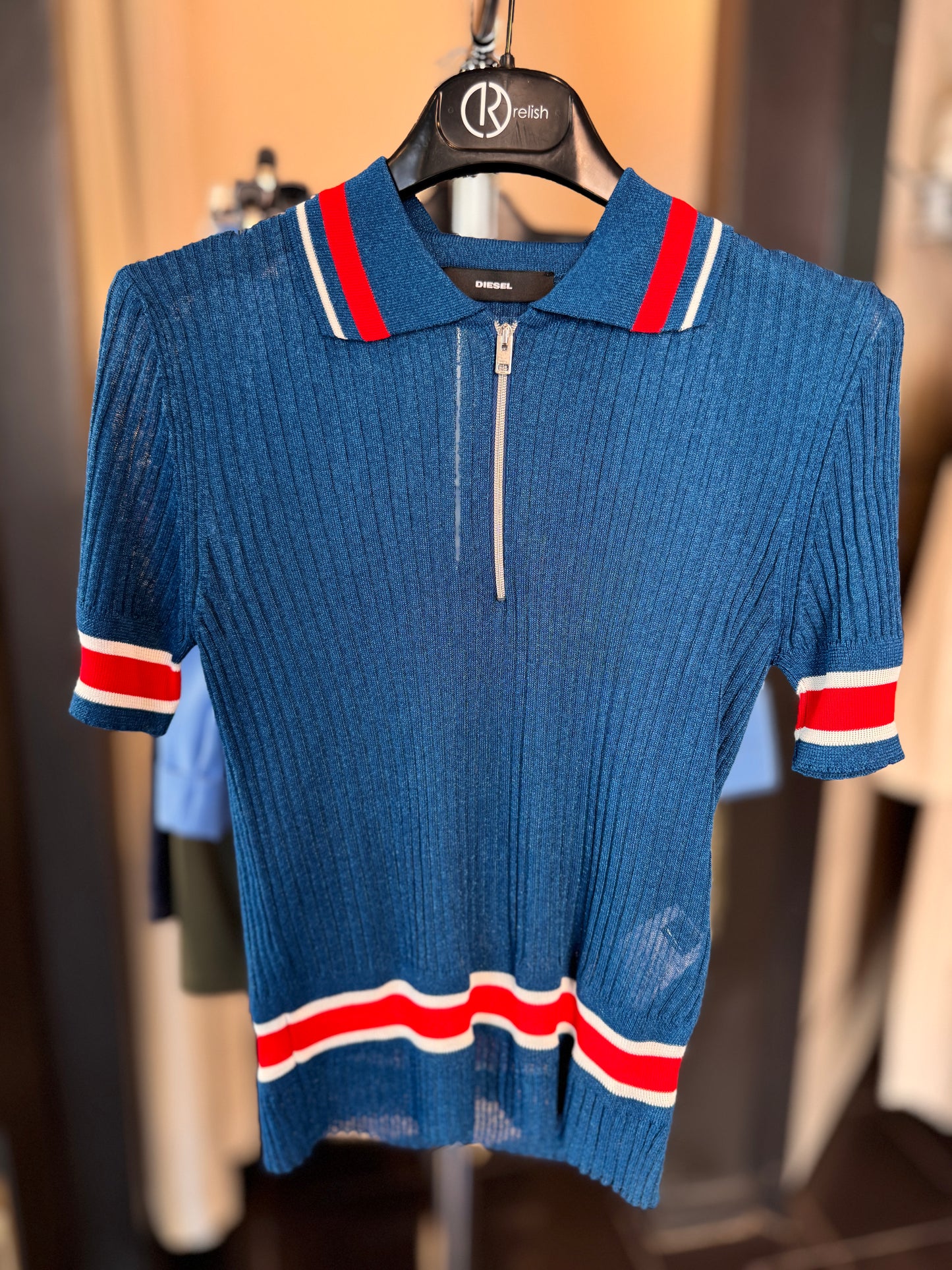 Polo azzurra con profili rossi 2650