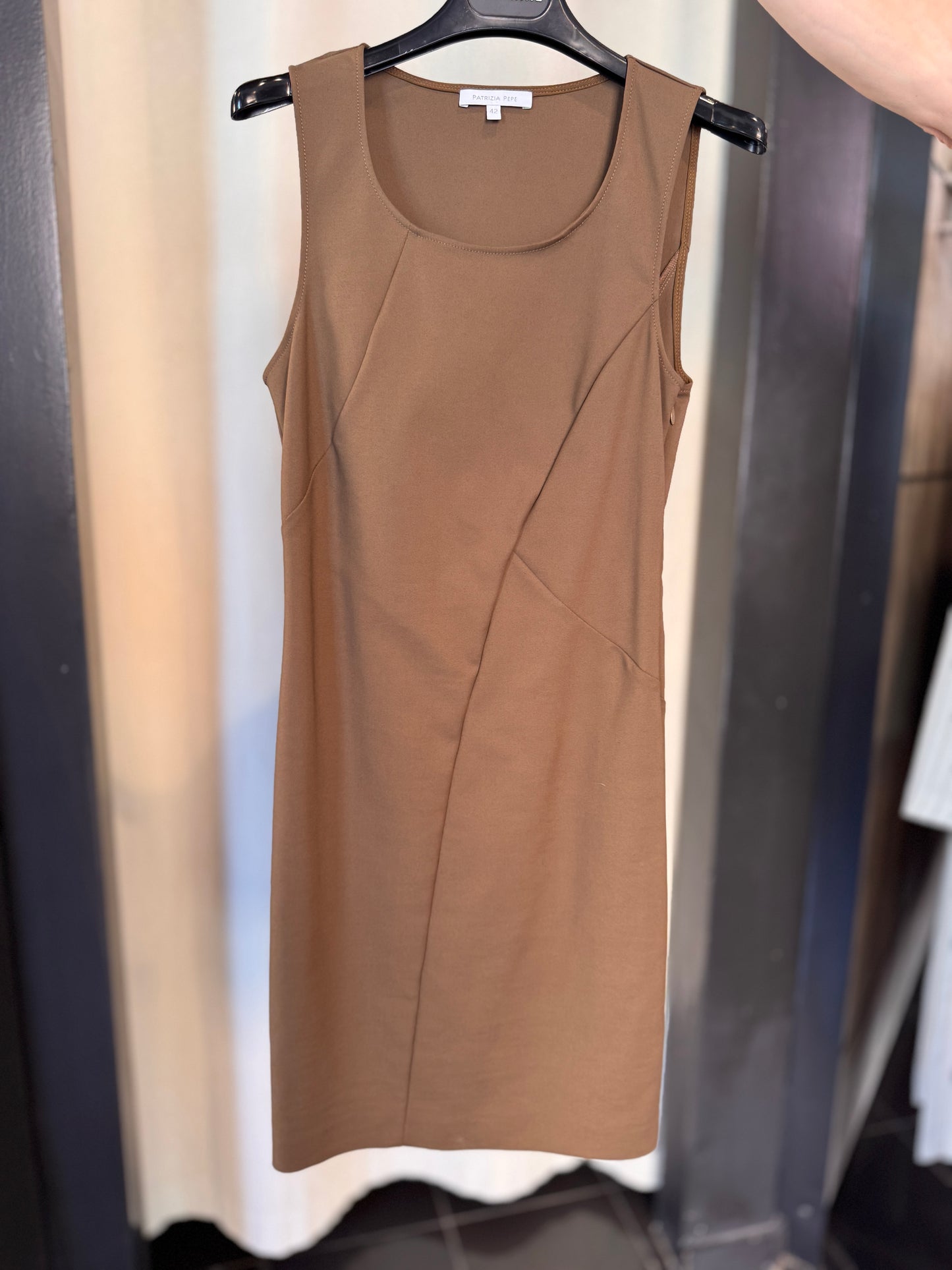 Abito a tubino marrone 2660