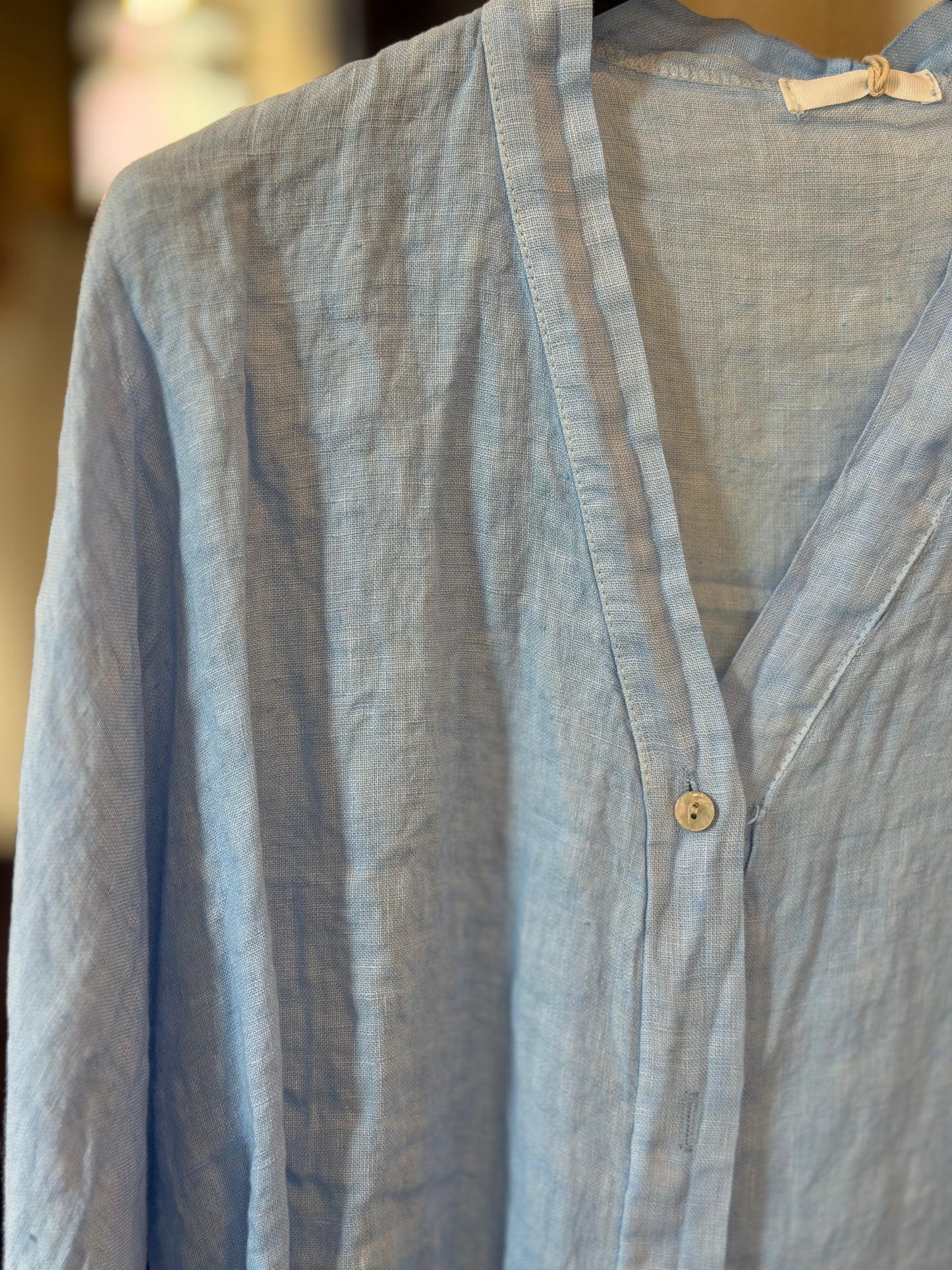 Camicia azzurra in lino con scollo a V in taglia unica 2803