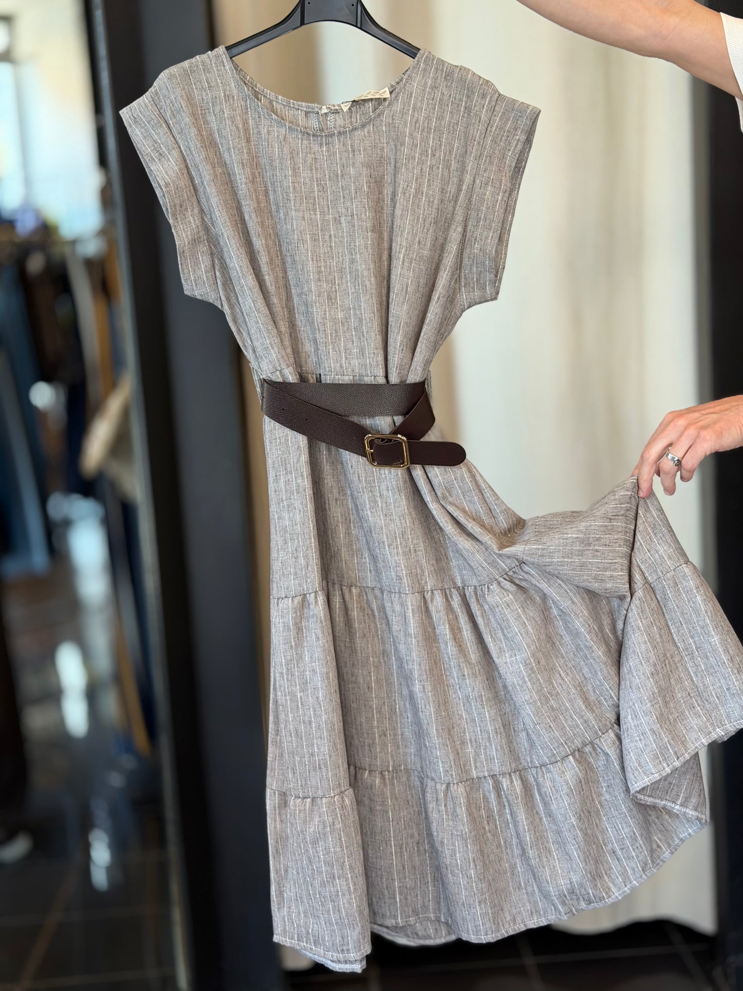 Abito taupe e filo di lurex midi con cintura in taglia unica 2828